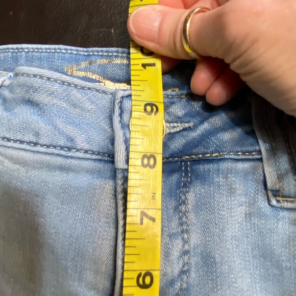 Seven7 Weekend Short High-Rise Jean Shorts with Mild Distressing Size 4 - Picture 11 of 13